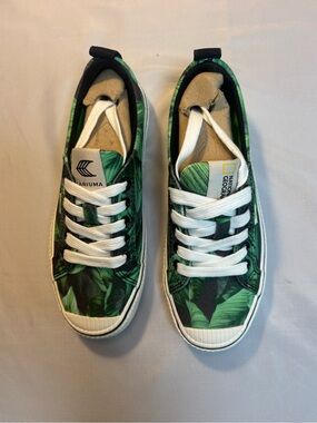 Cariuma National Geographic Green Leaf Sneakers w5 or y3.5 New